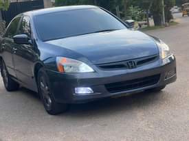 A picture of Neatly used 06 Honda Accord DC