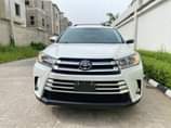 A picture of Fresh off the boat Toyota Highlander Limited awd 2018 model