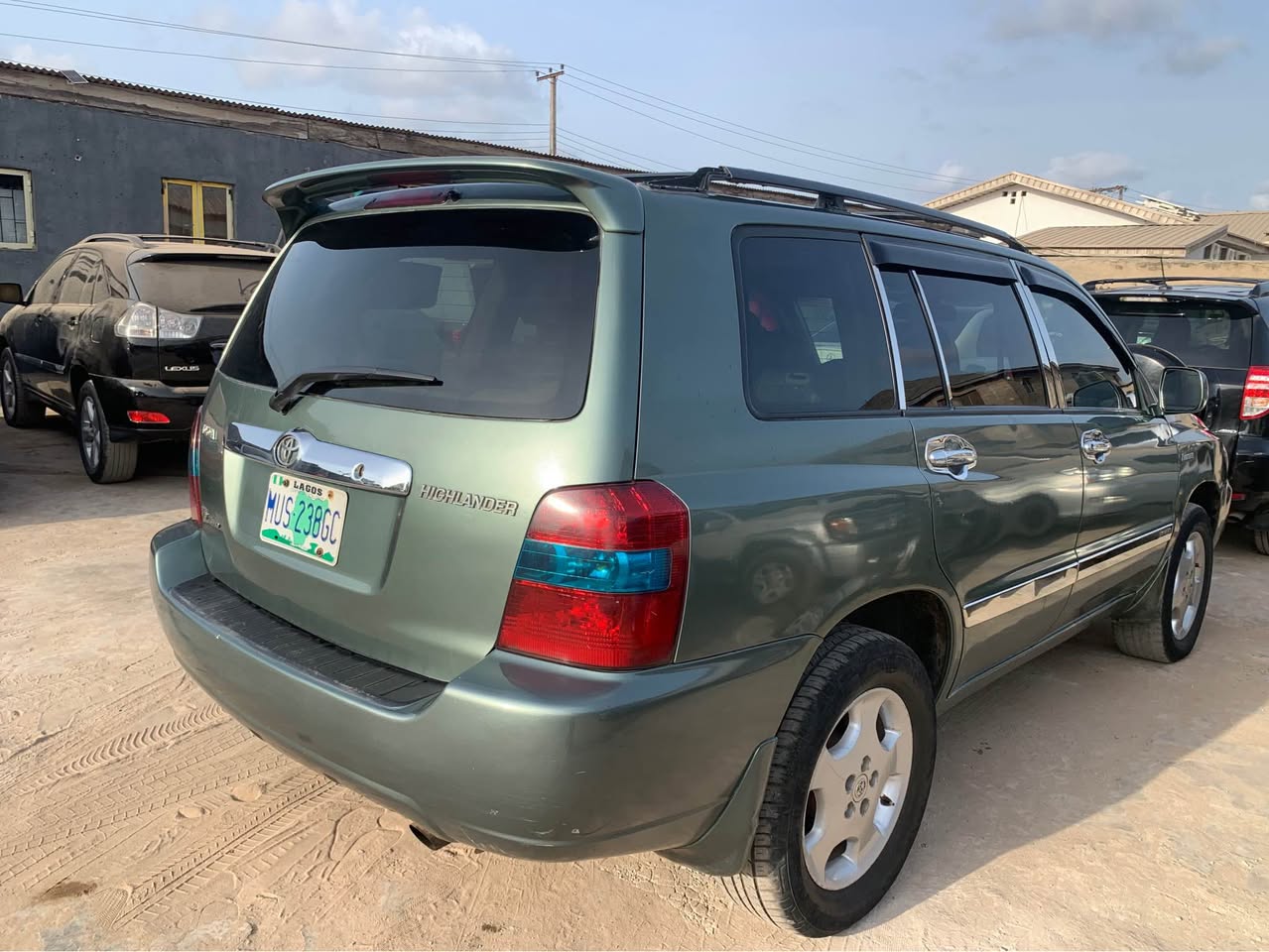 A picture of 2005 TOYOTA HIGHLANDER LIMITED