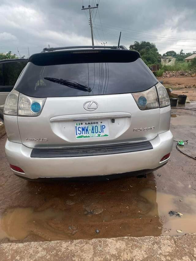 A picture of Lexus 330