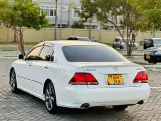 A picture of TOYOTA CROWN ATHLETE