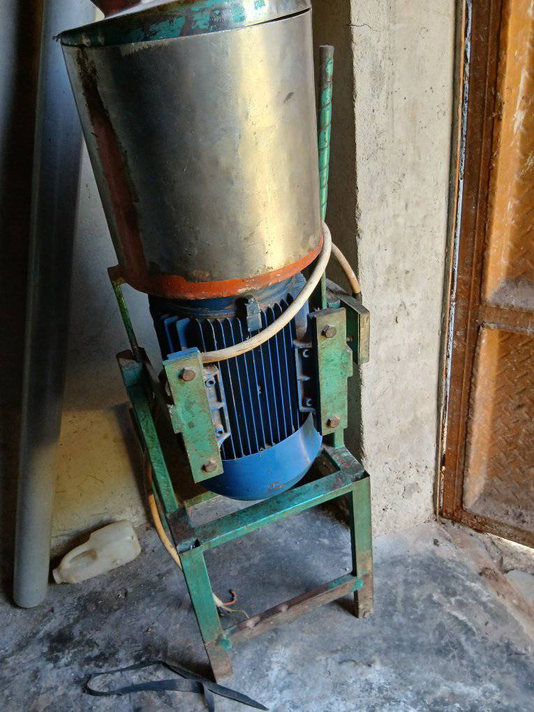 A picture of Ground nuts grinder