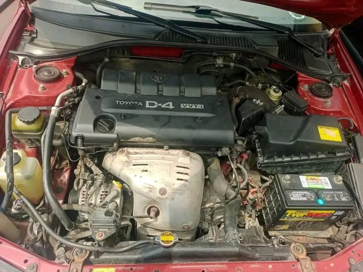A picture of Sharp 2000 Toyota Avensis wagon