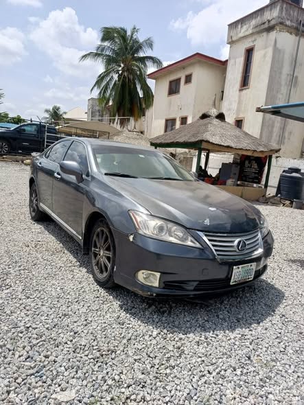 A picture of Sharp 2009 Lexus es350