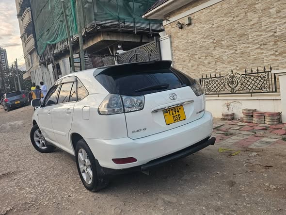 A picture of TOYOTA HARRIER 2005 22 8MILION