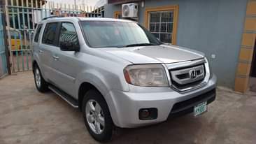 A picture of Honda pilot 2010 model