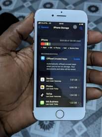 A picture of iphone 7 plai gb 128