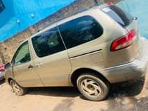A picture of Clean Toyota Sienna 2002