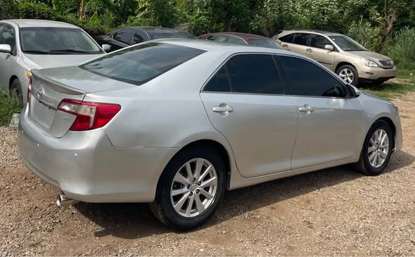 A picture of TOYOTA CAMRY 2013