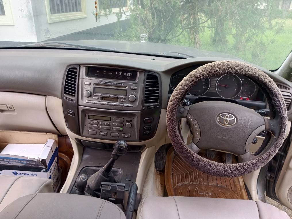 A picture of TOYOTA LAND CRUISER