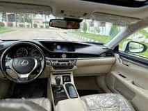 A picture of 2013 Distres Toks Lexus ES 350