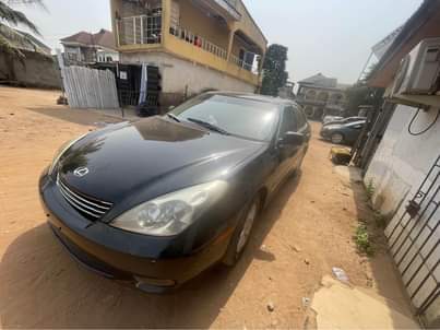 A picture of Lexus ES330