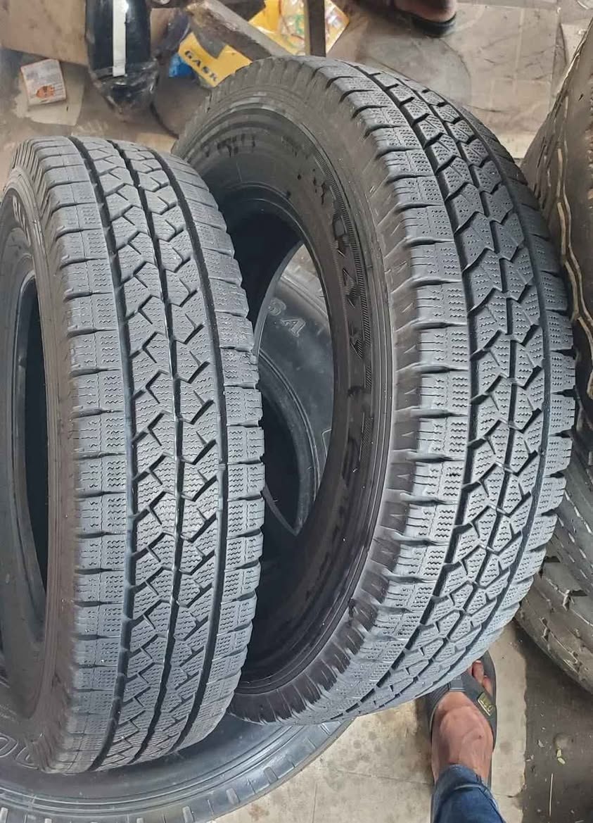A picture of Second hand fairly used japanese tyres