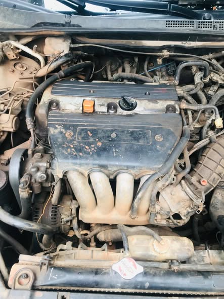 A picture of 05 Honda Accord