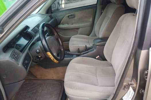 A picture of Toyota Camry aka drop light