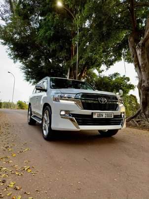 A picture of Land cruiser v8