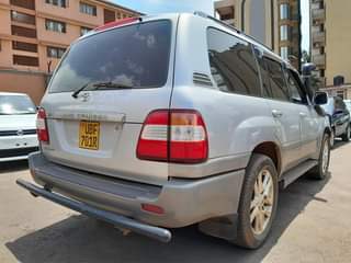 A picture of LANDCRUISER V8 2005 PETRAL 95M. 0706717170