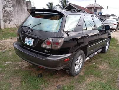 A picture of Clean Lexus RX300