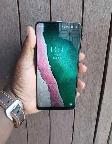 A picture of Samsung Galaxy s10 0663654041