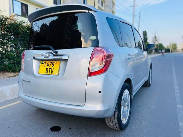 A picture of TOYOTA RACTIS