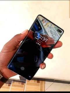 A picture of samsung s10 plus used