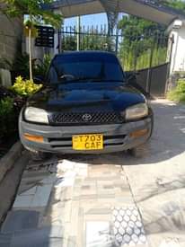 A picture of 1999 Toyota Rav4 2