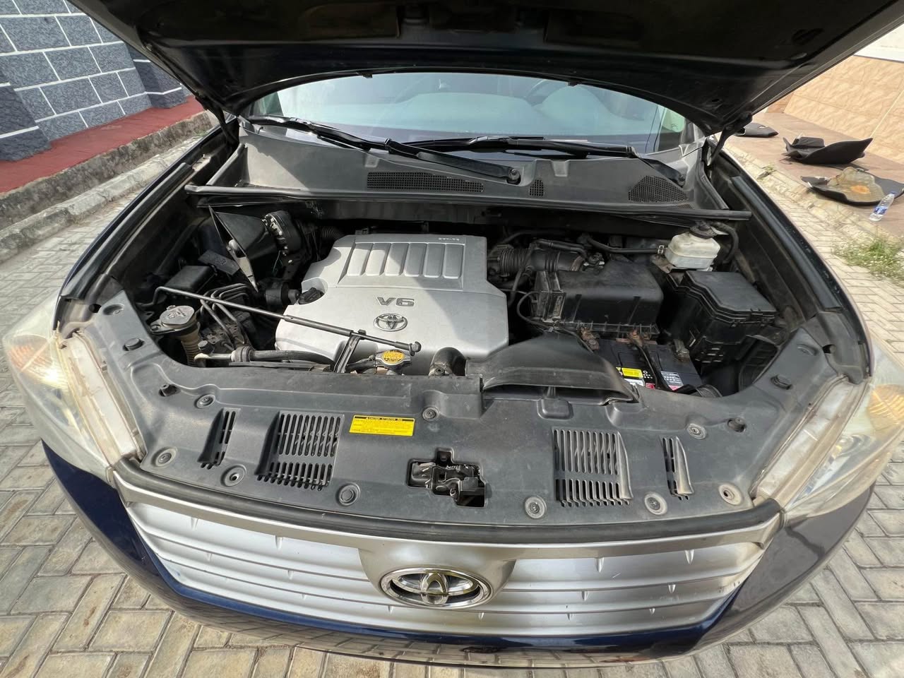A picture of 013 Toyota Highlander LE