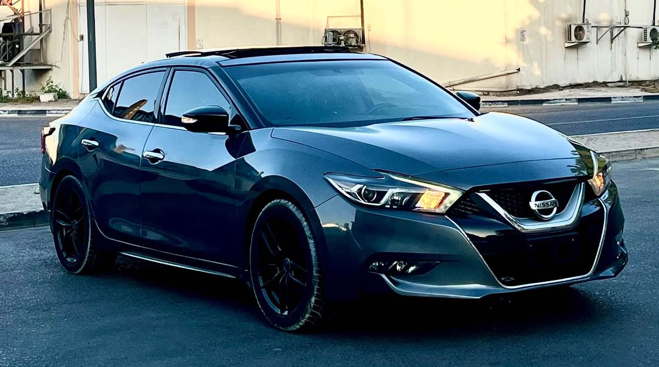 A picture of 2017 Nissan maxima platinum