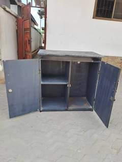 A picture of Kitchen Cabinet Milango miwili Inapatikana mbao Tupu Bei 130 000