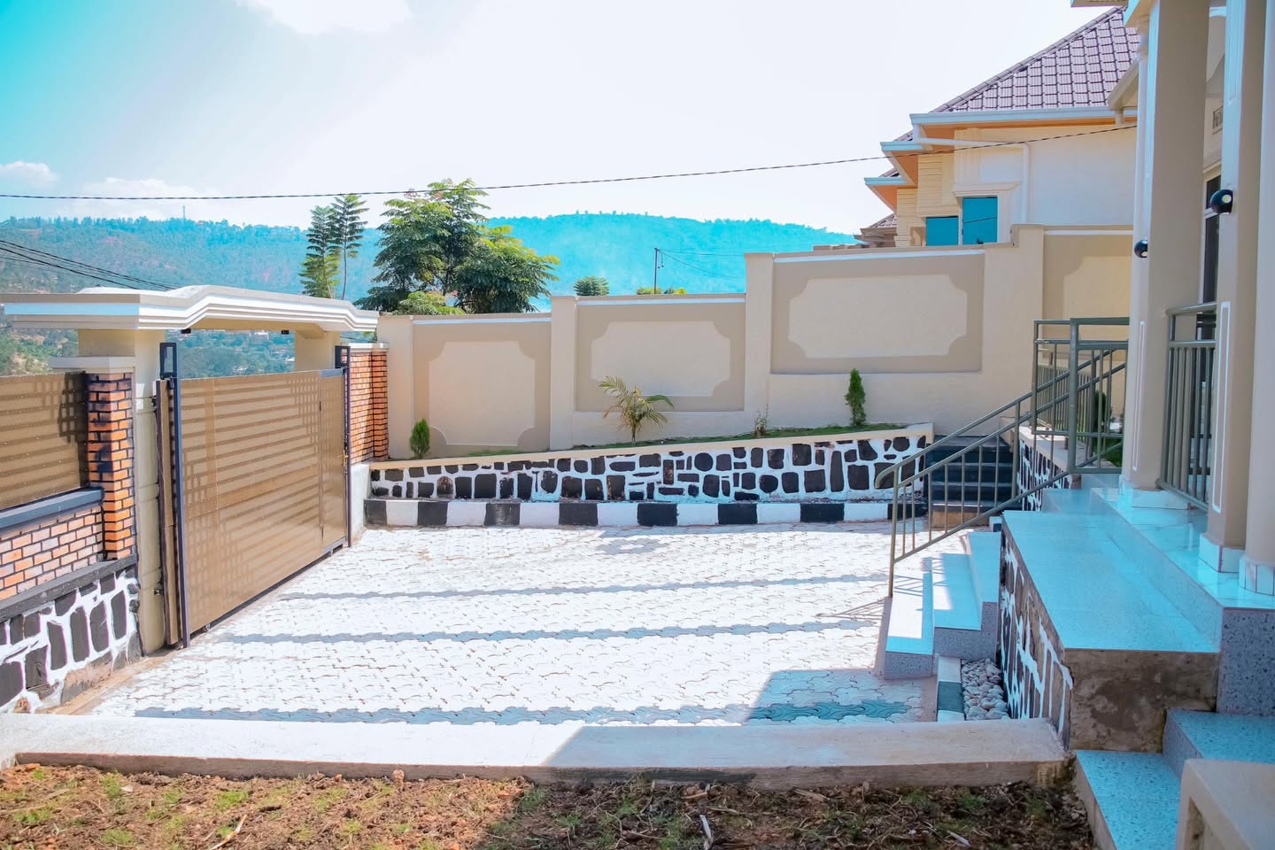 A picture of EB 82 kagarama Very nice new house for sale .