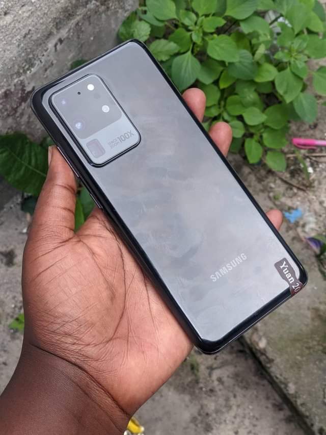 A picture of SAMSUNG GALAXY S20 ultra 5g
