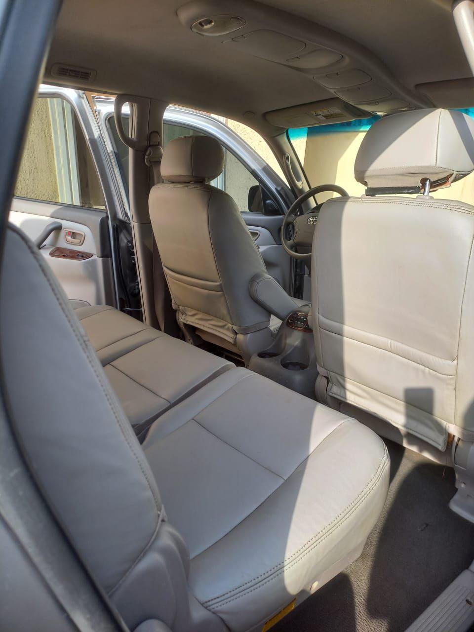 A picture of 2005 Toyota sequoia