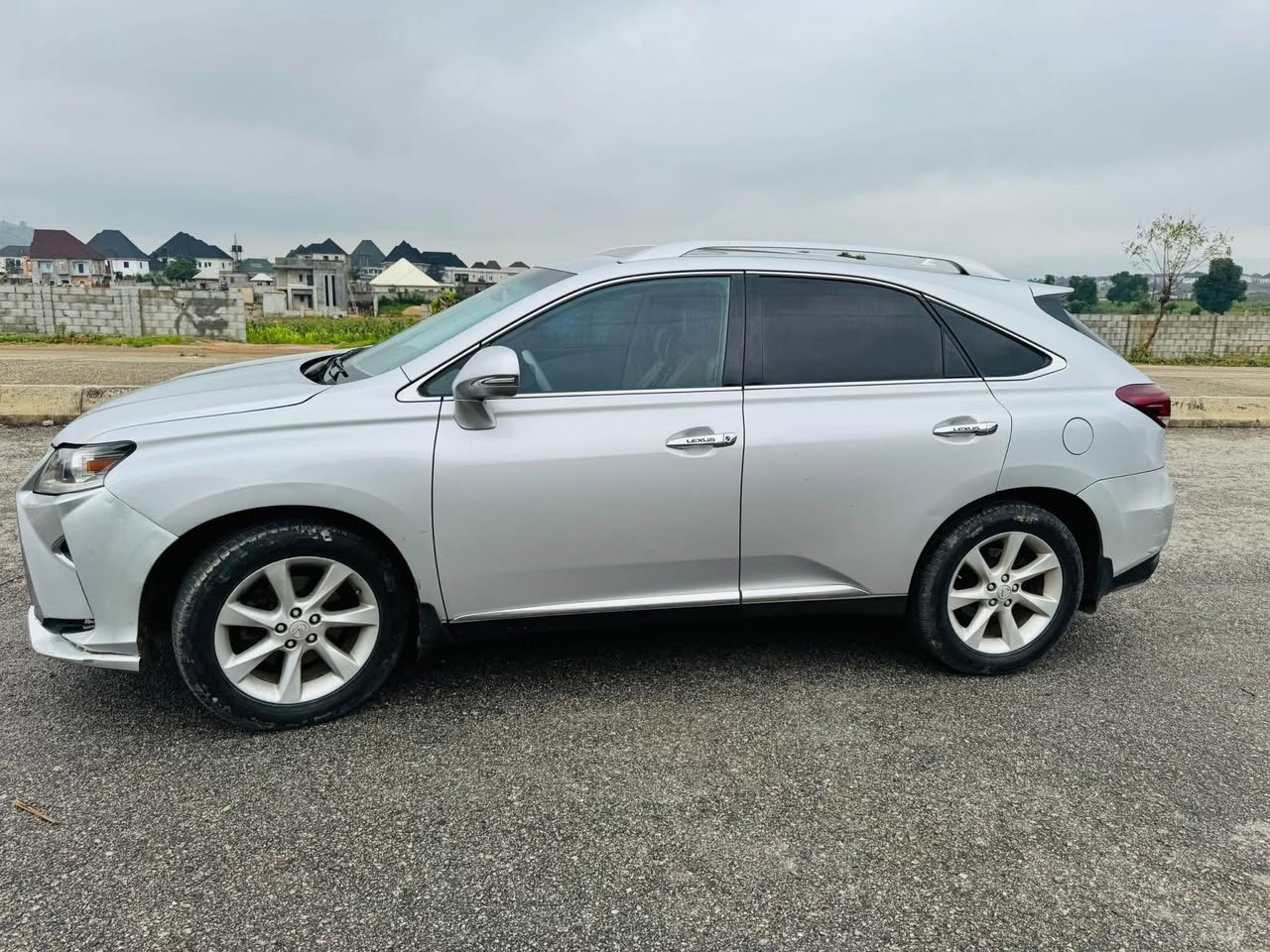 A picture of Lexus Rx350 2010 model.
