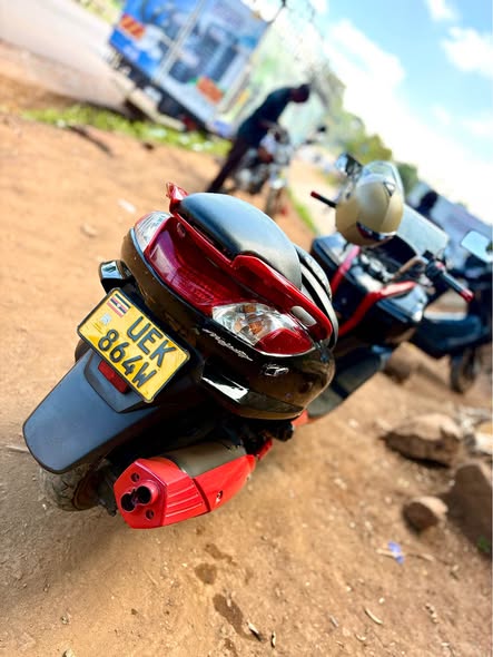A picture of Yamaha Majesty 4d9 new model 250cc