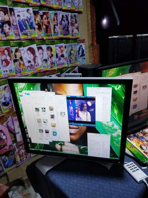 A picture of Computer complete dell gb 500 ram 2