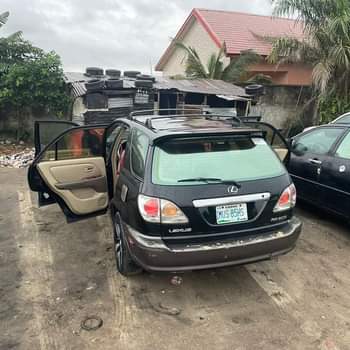 A picture of LEXUS RX300 2002 MODEL