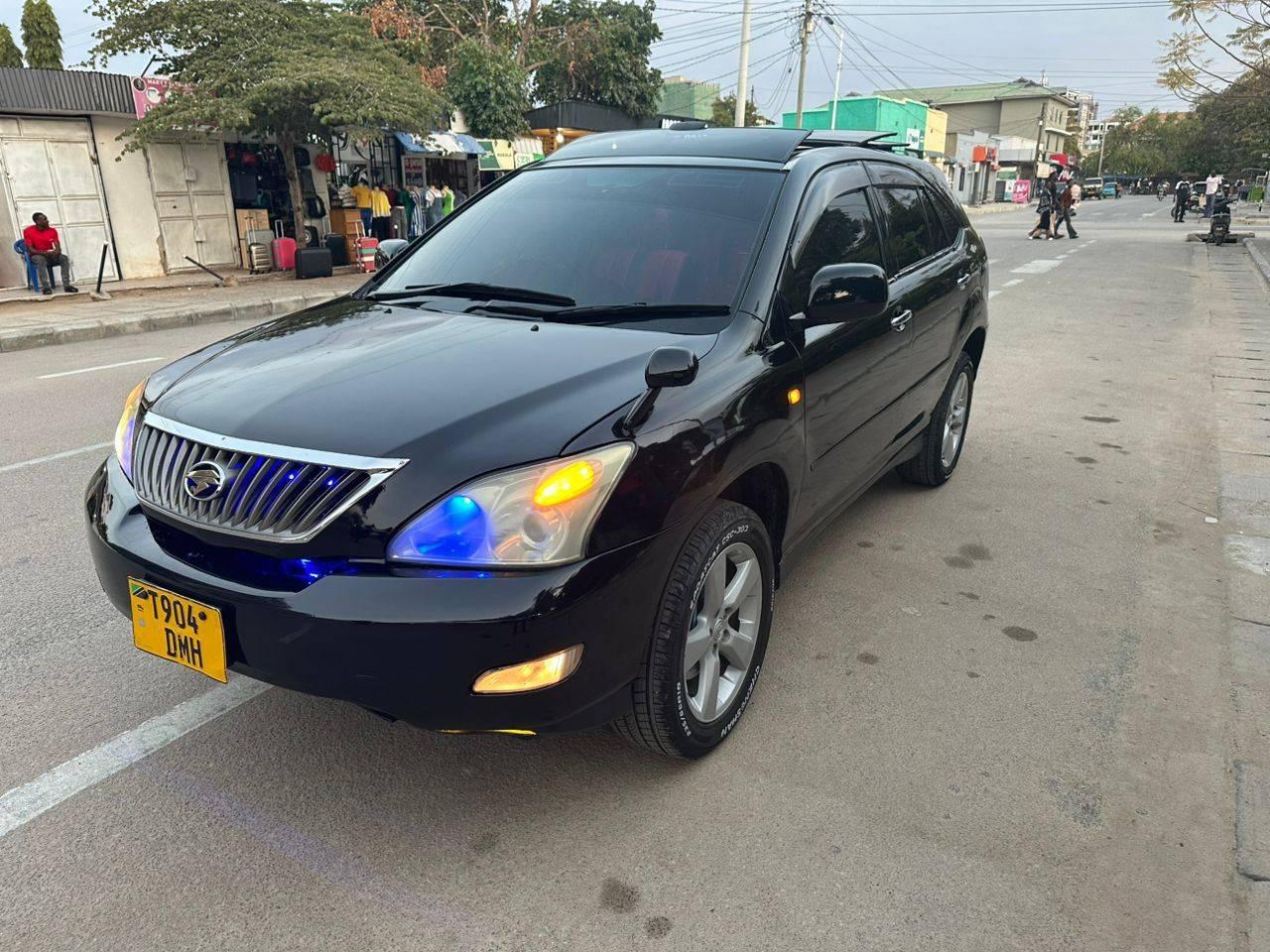 A picture of Toyota Harrier engine capacity cc 2390 car in good condition