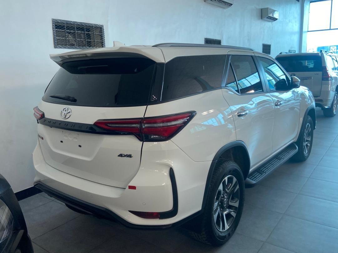 A picture of TOYOTA FORTUNER NEW