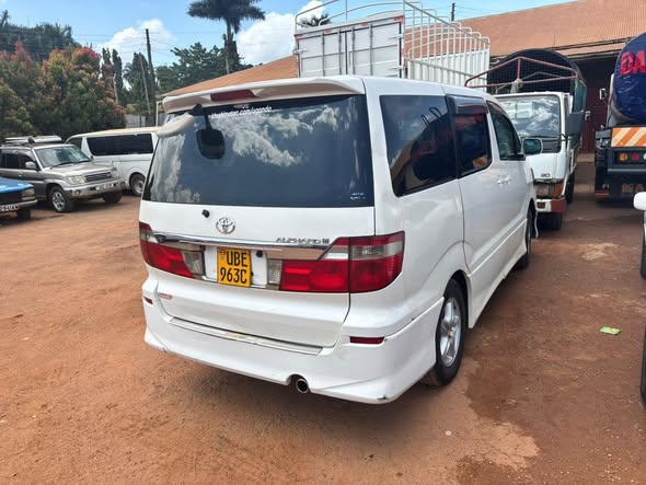 A picture of Toyota alphard 16m