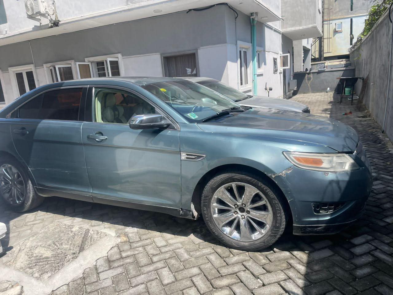 A picture of 2014 Ford taurus