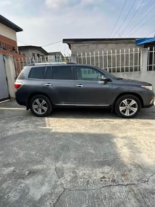 A picture of 2012 highlander
