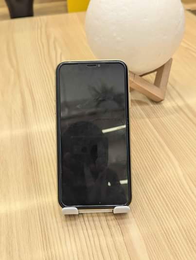 A picture of Iphone XR O6I2O4IO5O