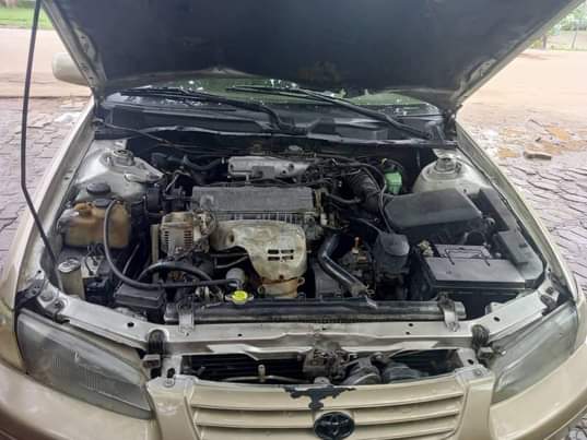 A picture of 2002 Toyota Camry Belgium standard engine gear untamper everything working