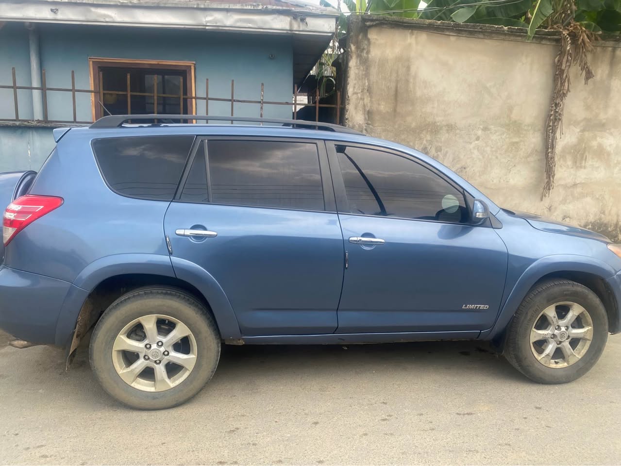 A picture of 2010 Toyota rav4