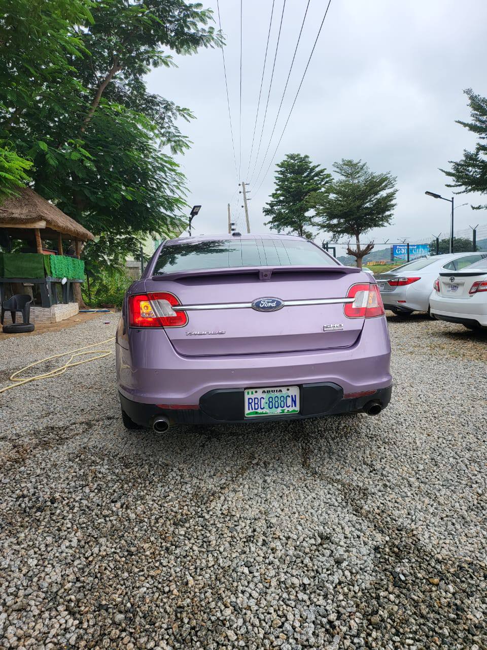 A picture of Ford Taurus 2010