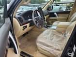 A picture of 2021 brand new landcruiser V6 with duty Price 75million Location