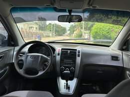 A picture of SUPER CLEAN USED HYUNDAI TUCSON 2006 MODEL V6 ENGINE 4
