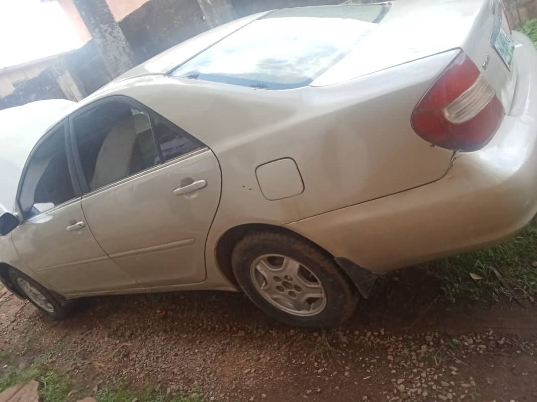 A picture of 04 Toyota Camry LE Engine gear untouched AC need attention
