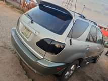 A picture of 2000 LEXUS Rx 300