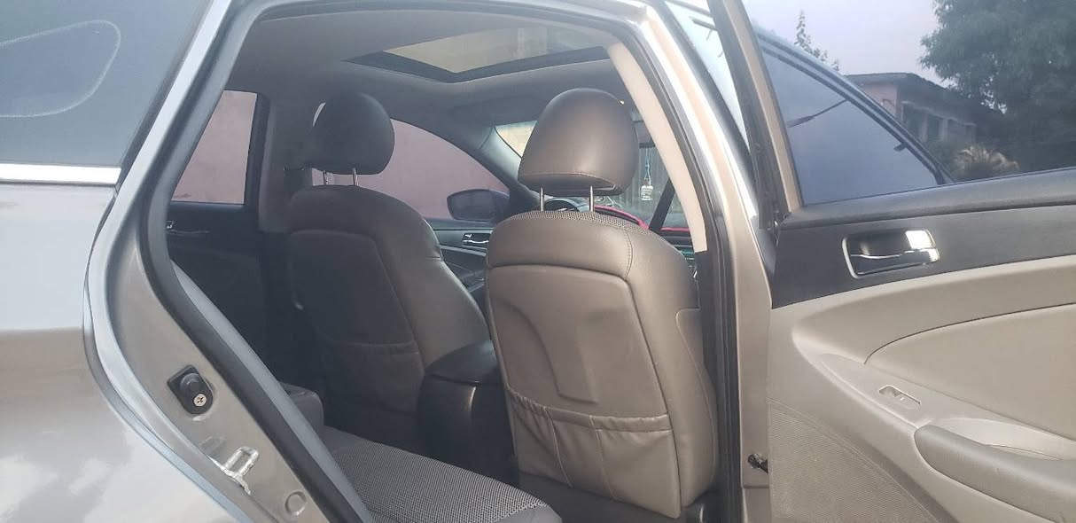 A picture of Super Clean Toks standard few months Barely used 2011 HYUNDAI